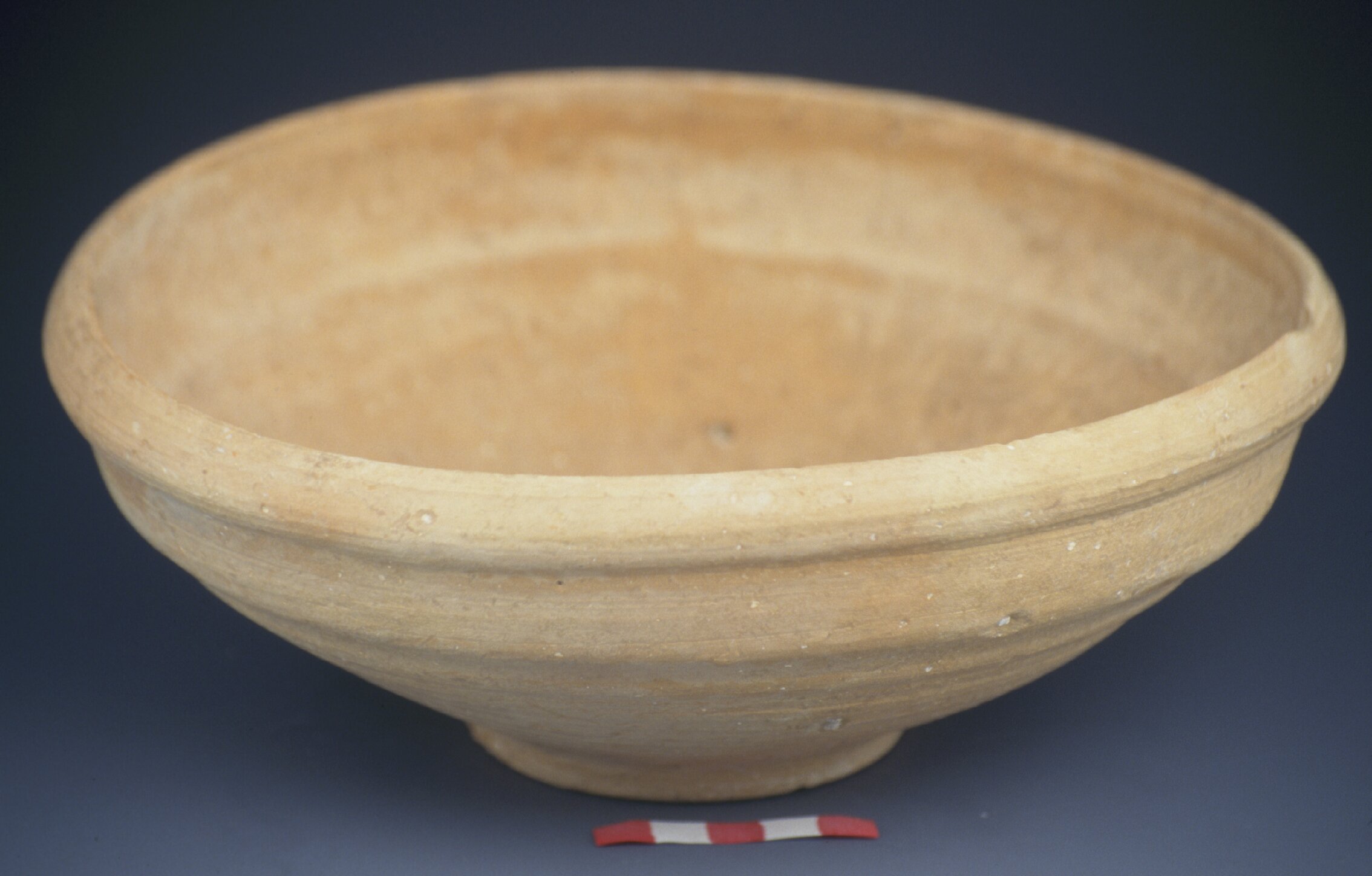 Asymmetrical bowl