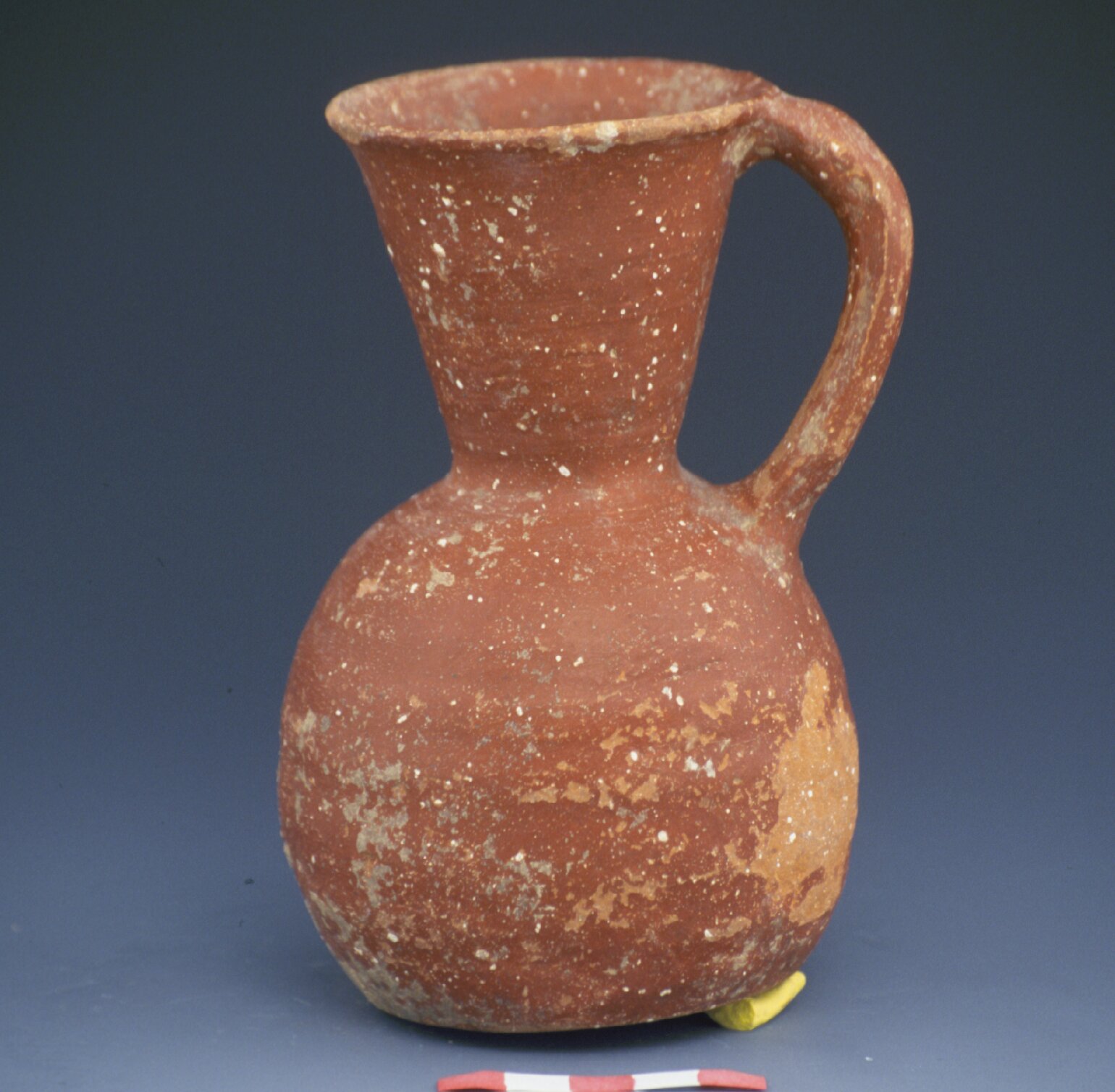 Jug with singular handle