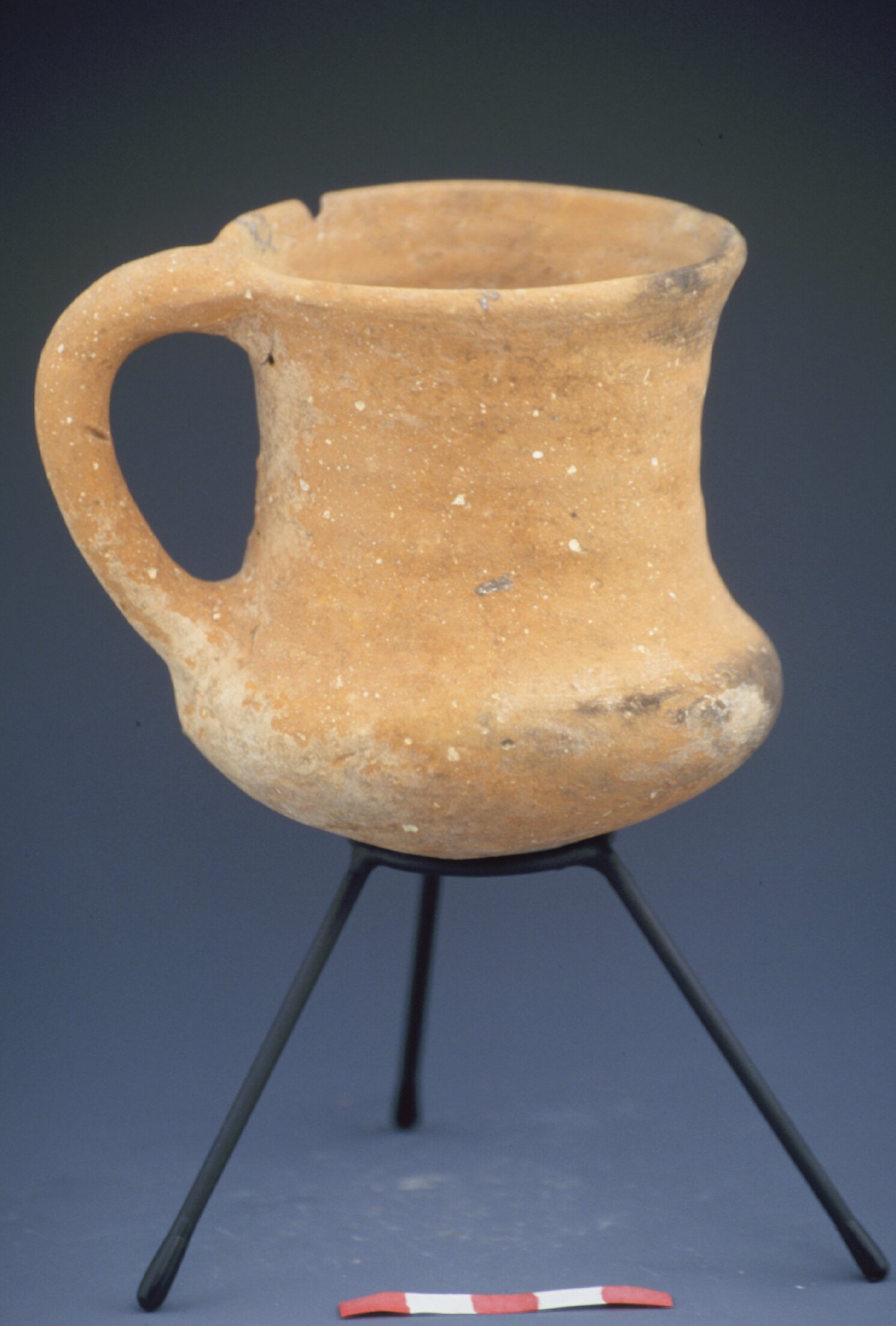 Mug with mottled rim and carination