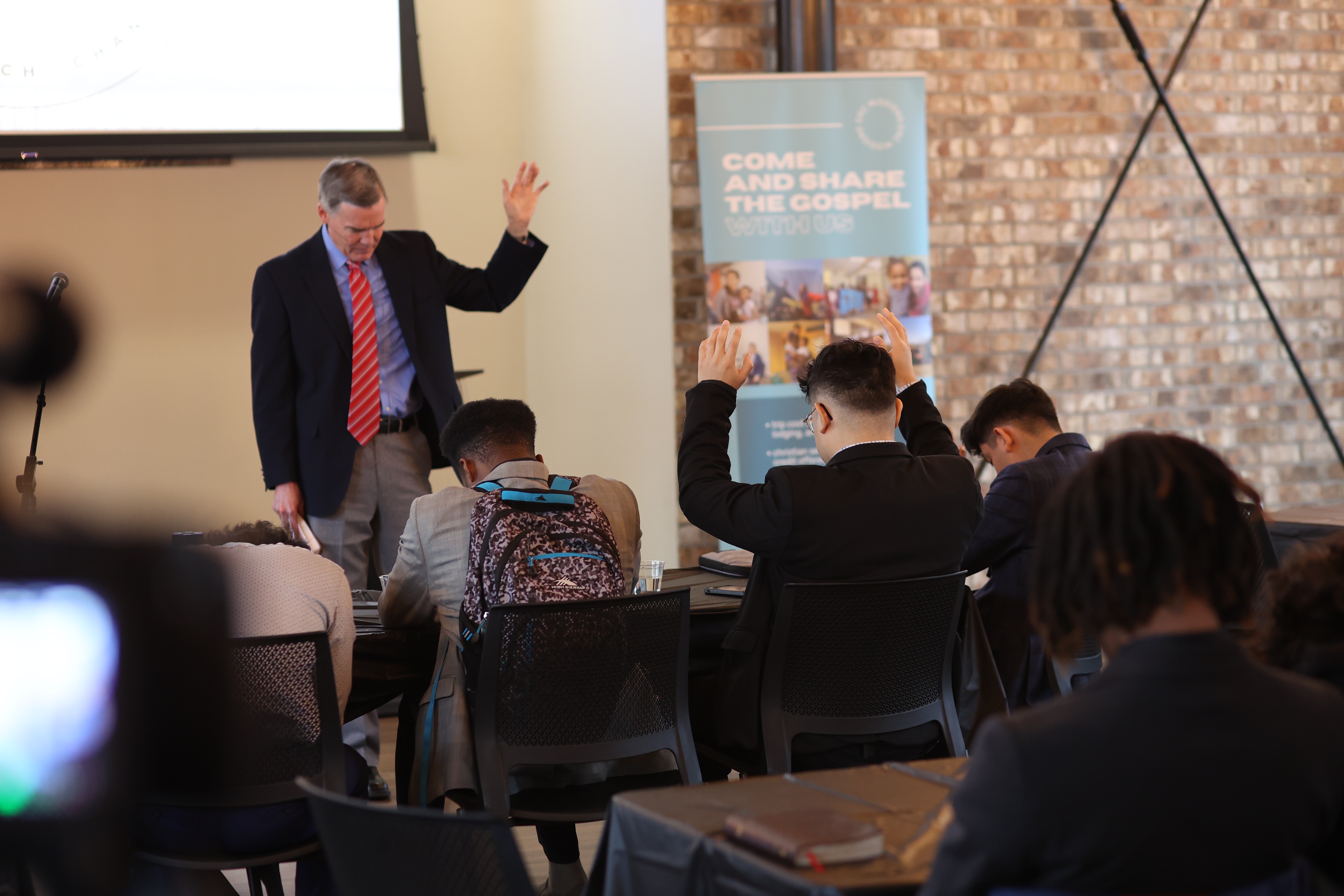 Dr. King leading prayer