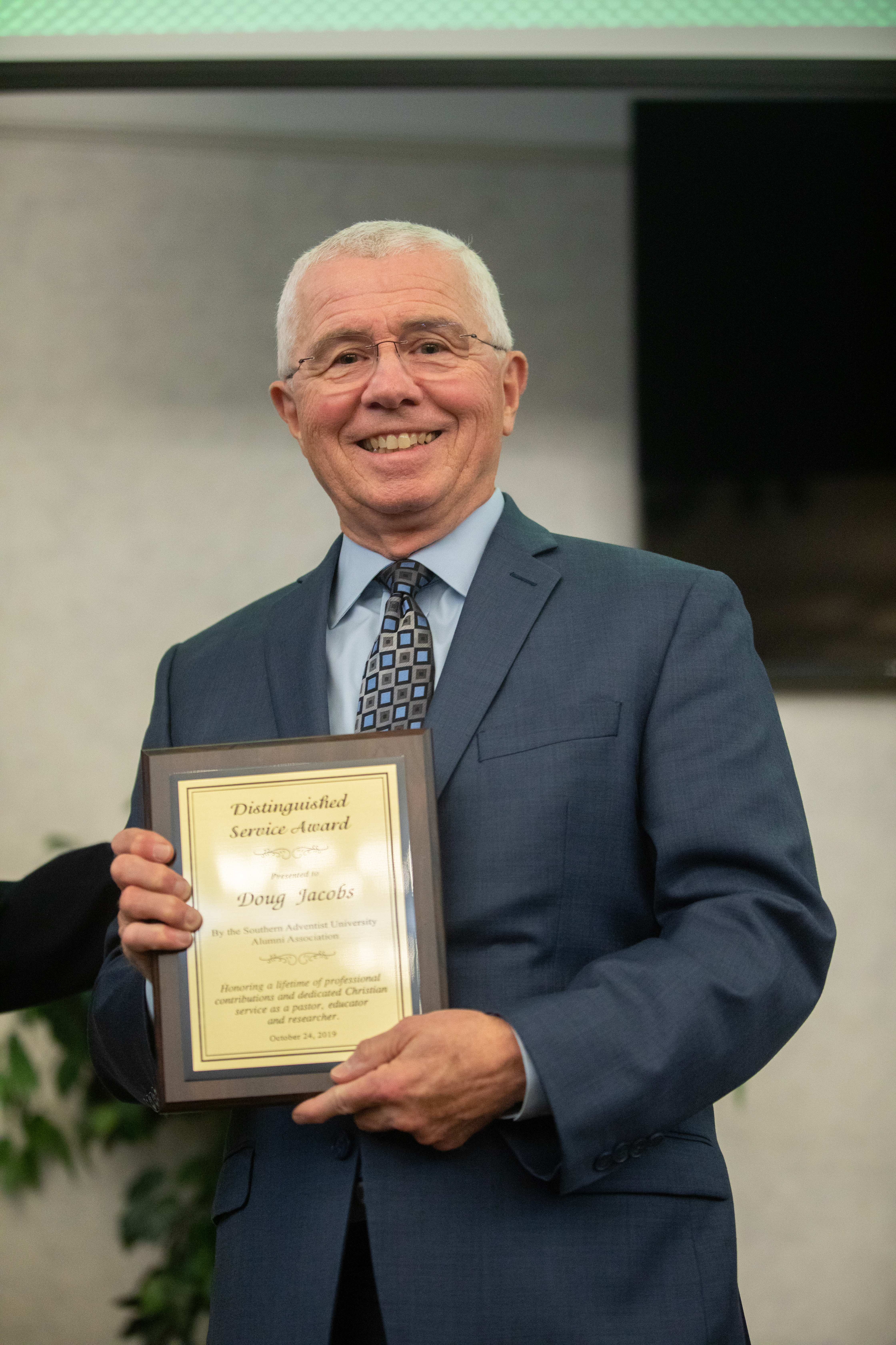 Doug Jacobs receiving an alumni award