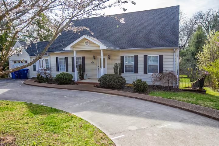 Local Lodging | Hotel Discounts & Southern Airbnbs