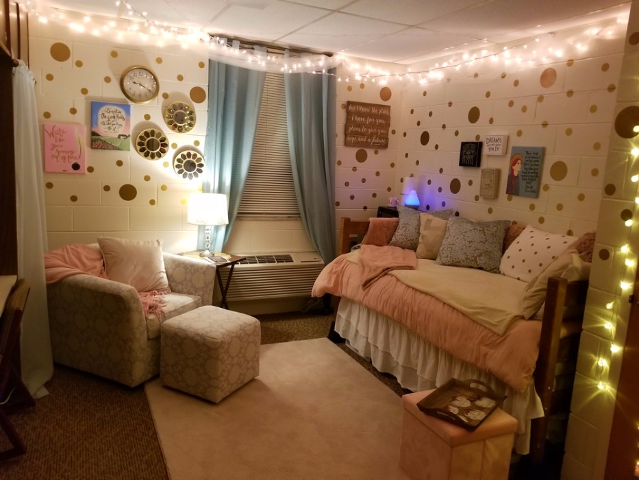 15 Darling Dorm Room Decor Ideas