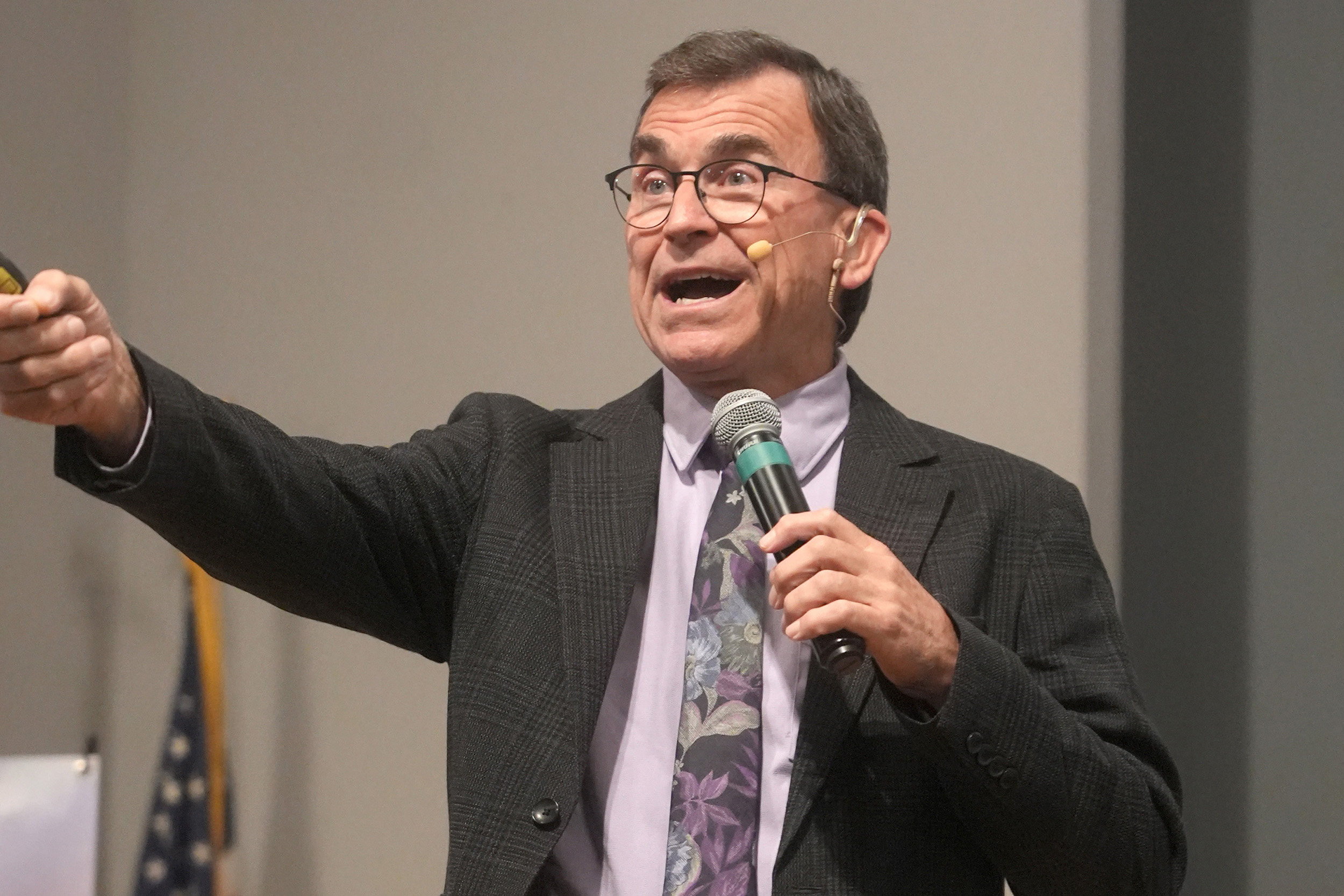 David Hartman, DMin, professor of religion, speaks at the Ringgold, Ga., Church during the series.