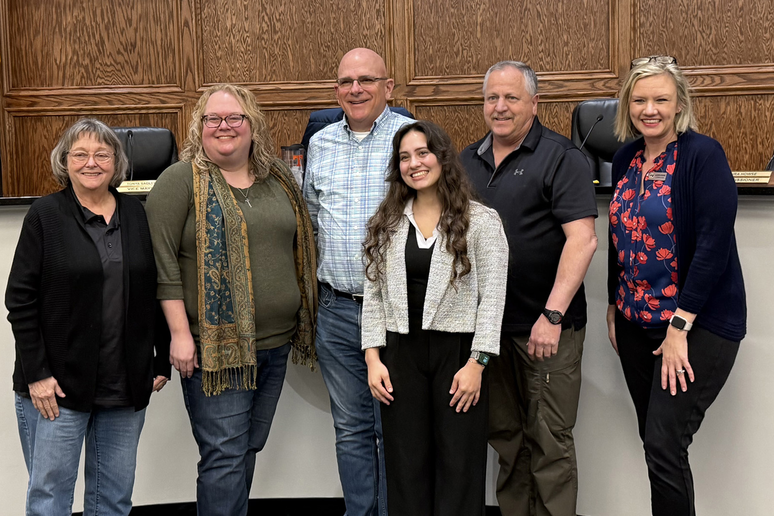 Laurissa Mancía with City of Collegedale officials