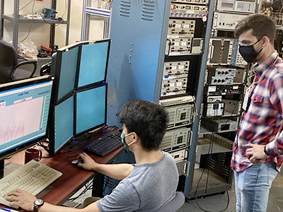 Students researching at ORNL